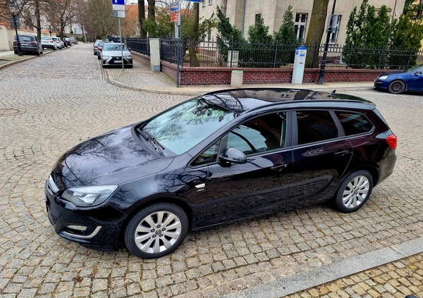 Opel Astra cena 24500 przebieg: 272000, rok produkcji 2013 z Poznań małe 326